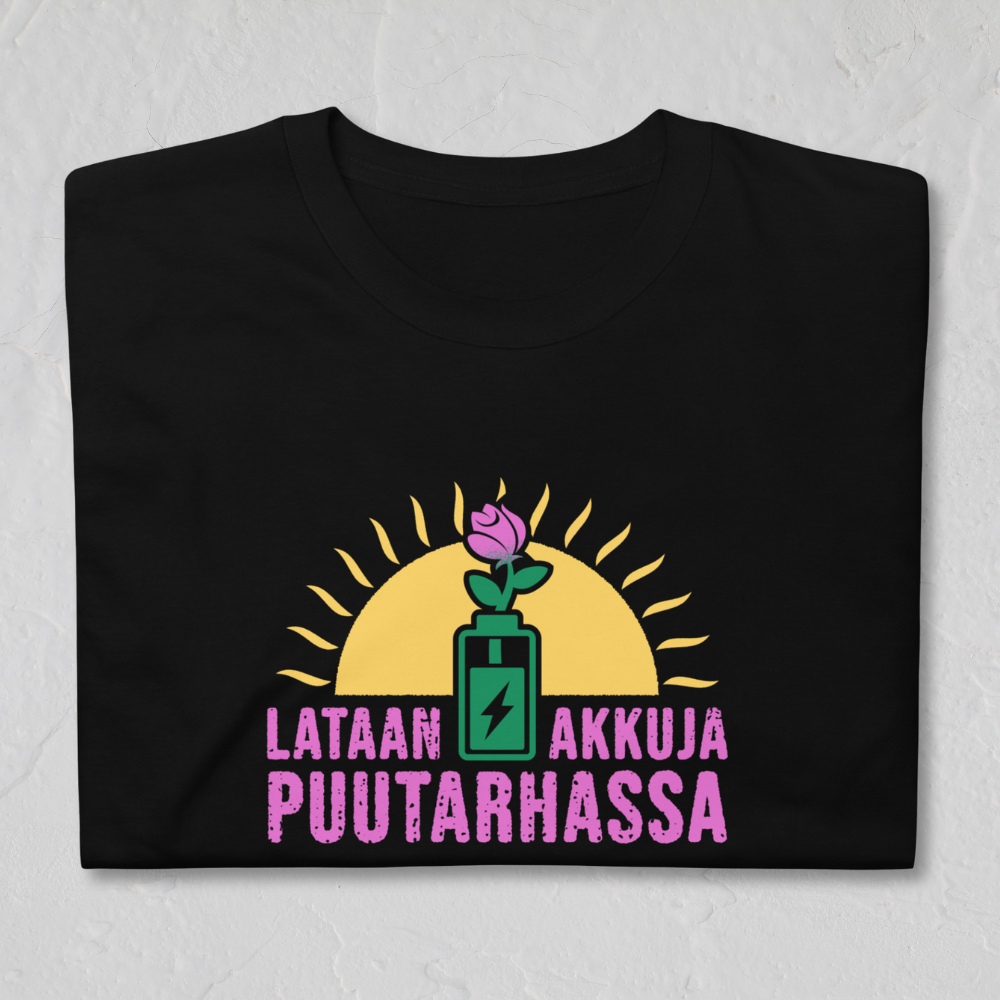 Lataan akkuja puutarhassa - T-paita