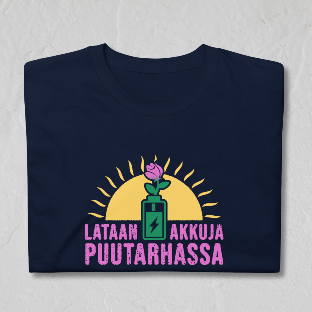 Lataan akkuja puutarhassa - T-paita